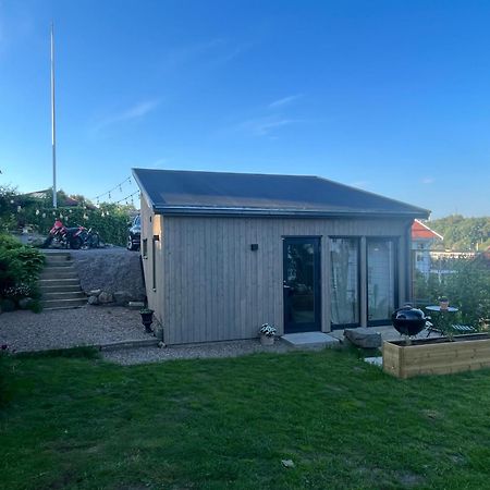 Mysigt Attefallshus Med Naerhet Till Stad Och Hav Göteborg Exterior foto